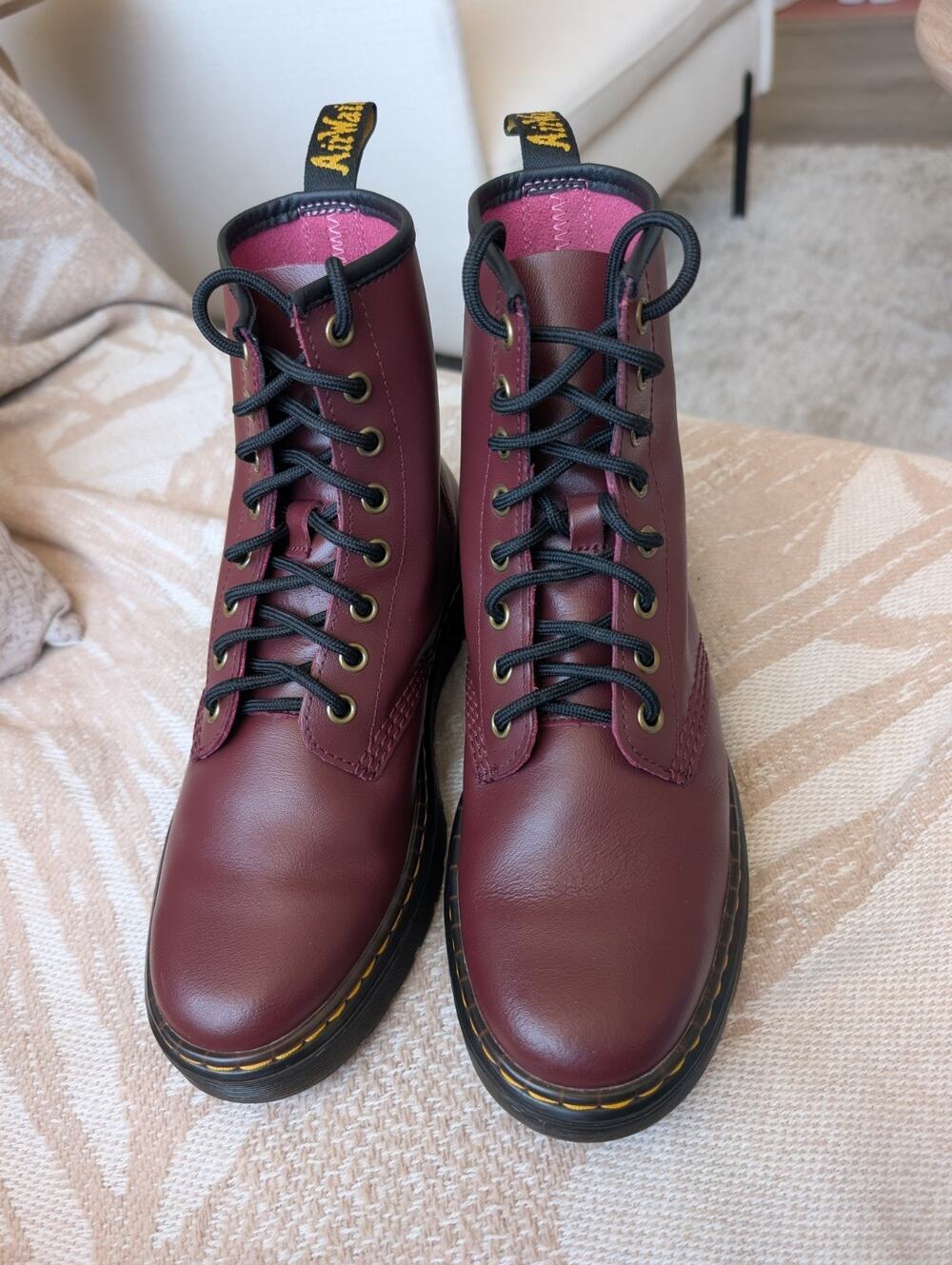 Dr. Martens Zavala Boots Cherry red M6/W7 Flat sole